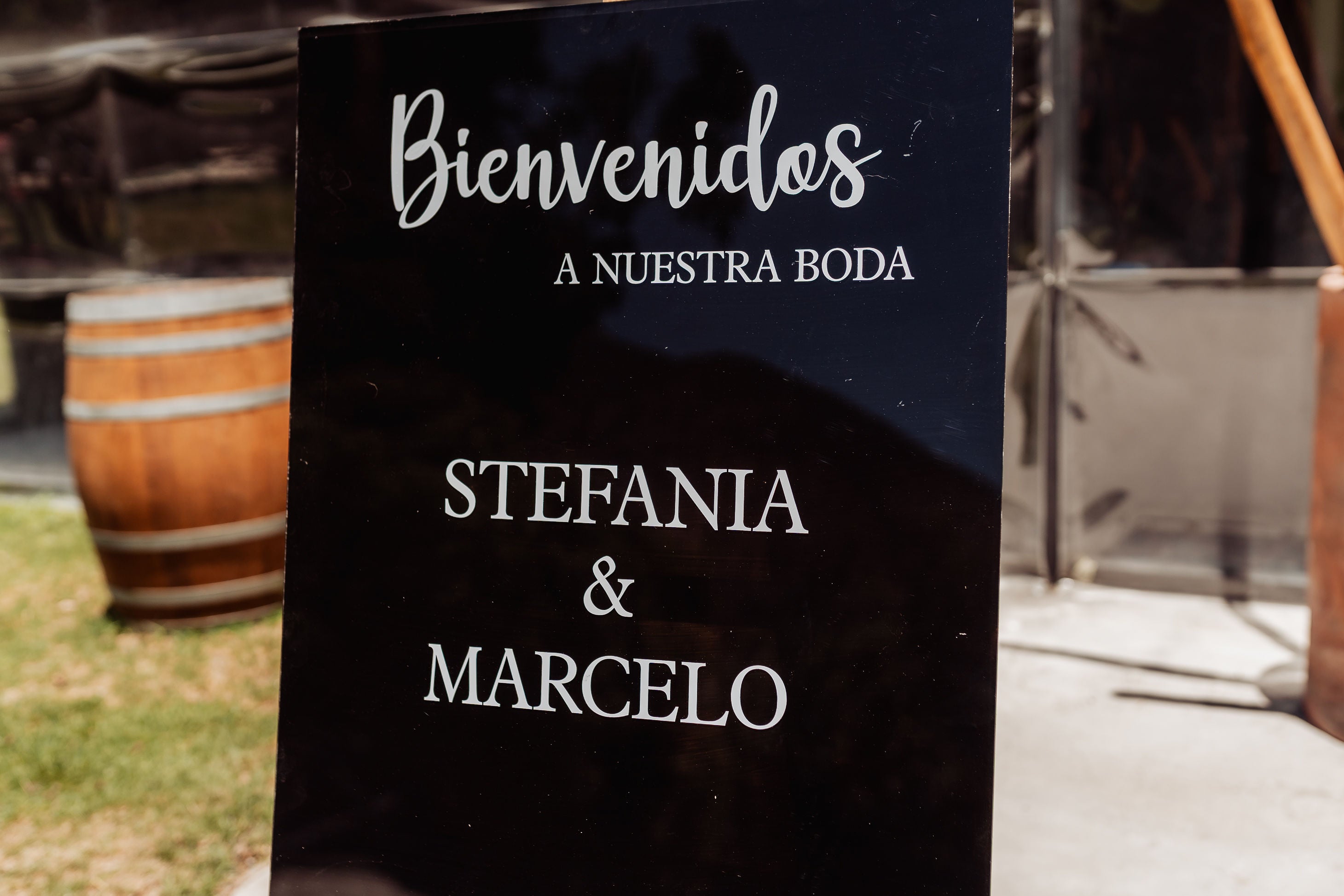 Letrero Bienvenida Acrilico  | Elegancia Y Romanticismo | 60x80  | No incluye Atril